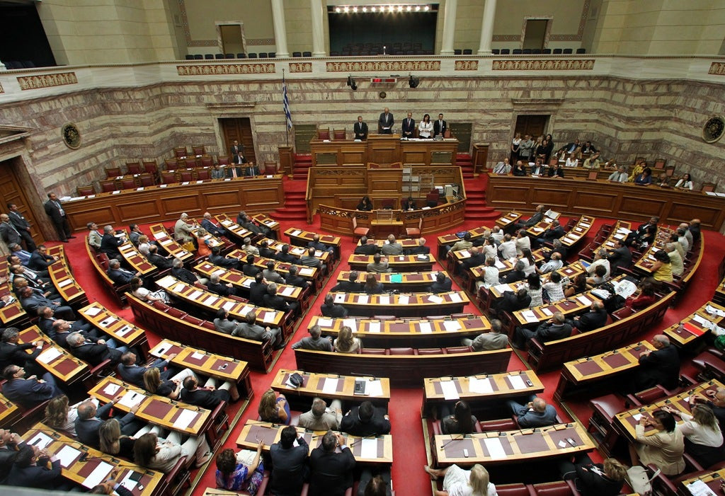 Θύελλα αντιδράσεων από την αντιπολίτευση για το μέρισμα: Αρπαξαν 14,5 δισ. και δίνουν 700 εκατ!
